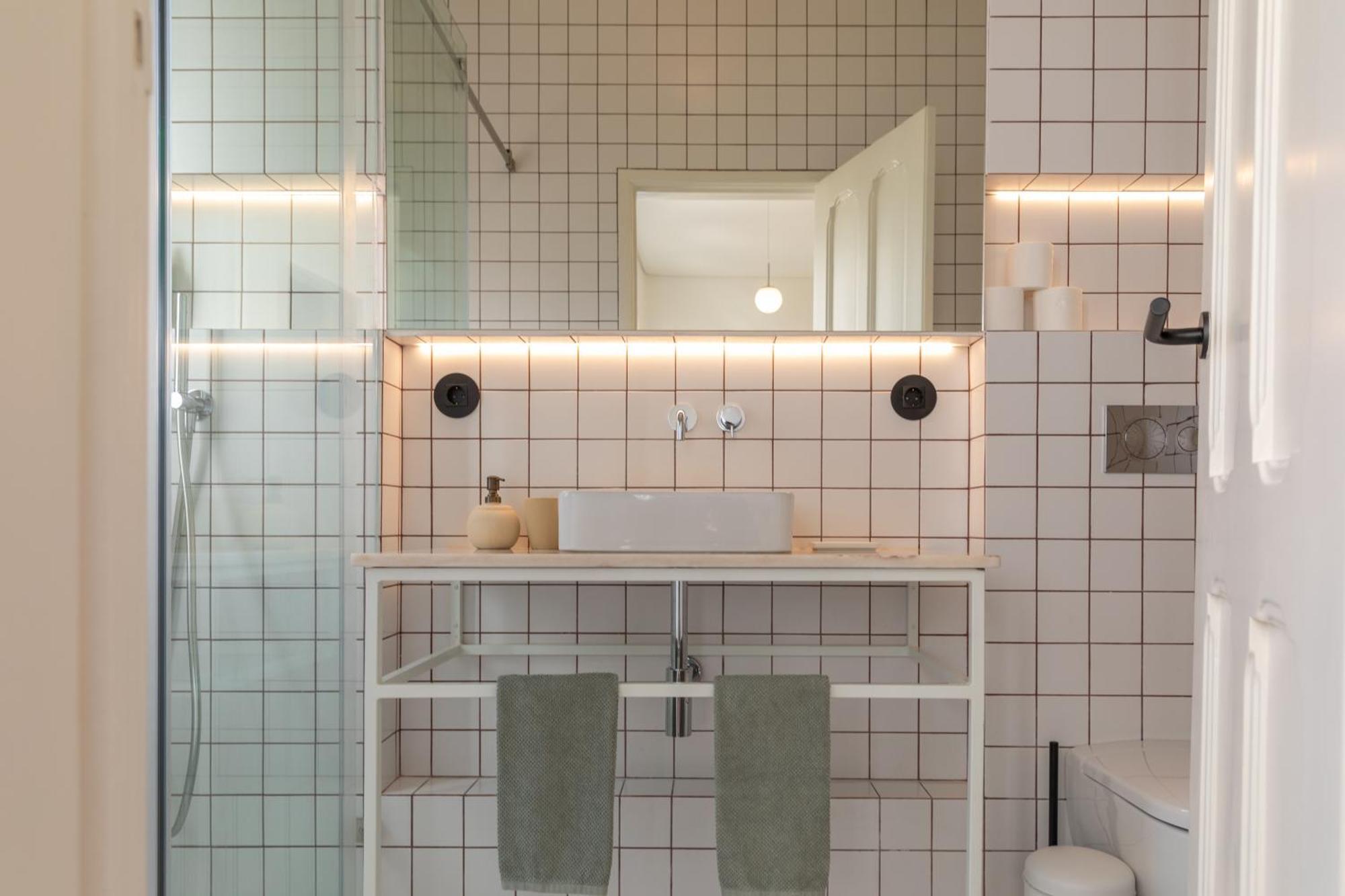 Alvalade 58 - Charming 2 Bedroom Apartment With Ac Near The Airport And City Center Lisbon Bagian luar foto