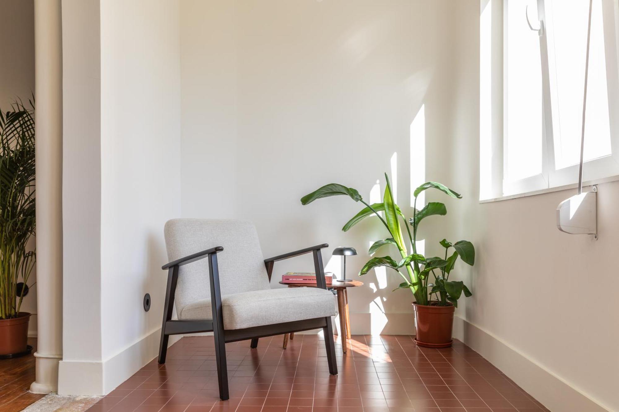 Alvalade 58 - Charming 2 Bedroom Apartment With Ac Near The Airport And City Center Lisbon Bagian luar foto