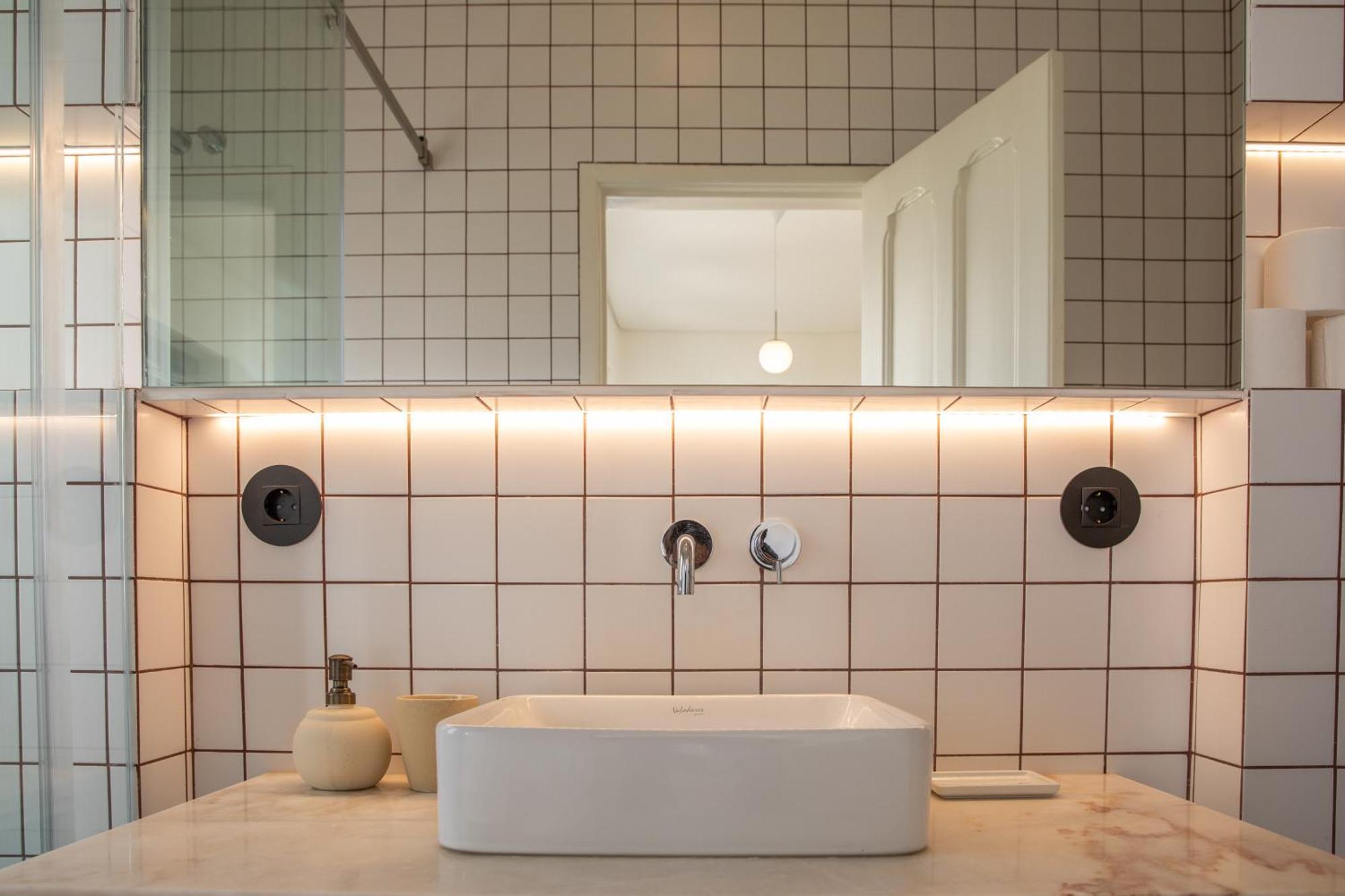 Alvalade 58 - Charming 2 Bedroom Apartment With Ac Near The Airport And City Center Lisbon Bagian luar foto