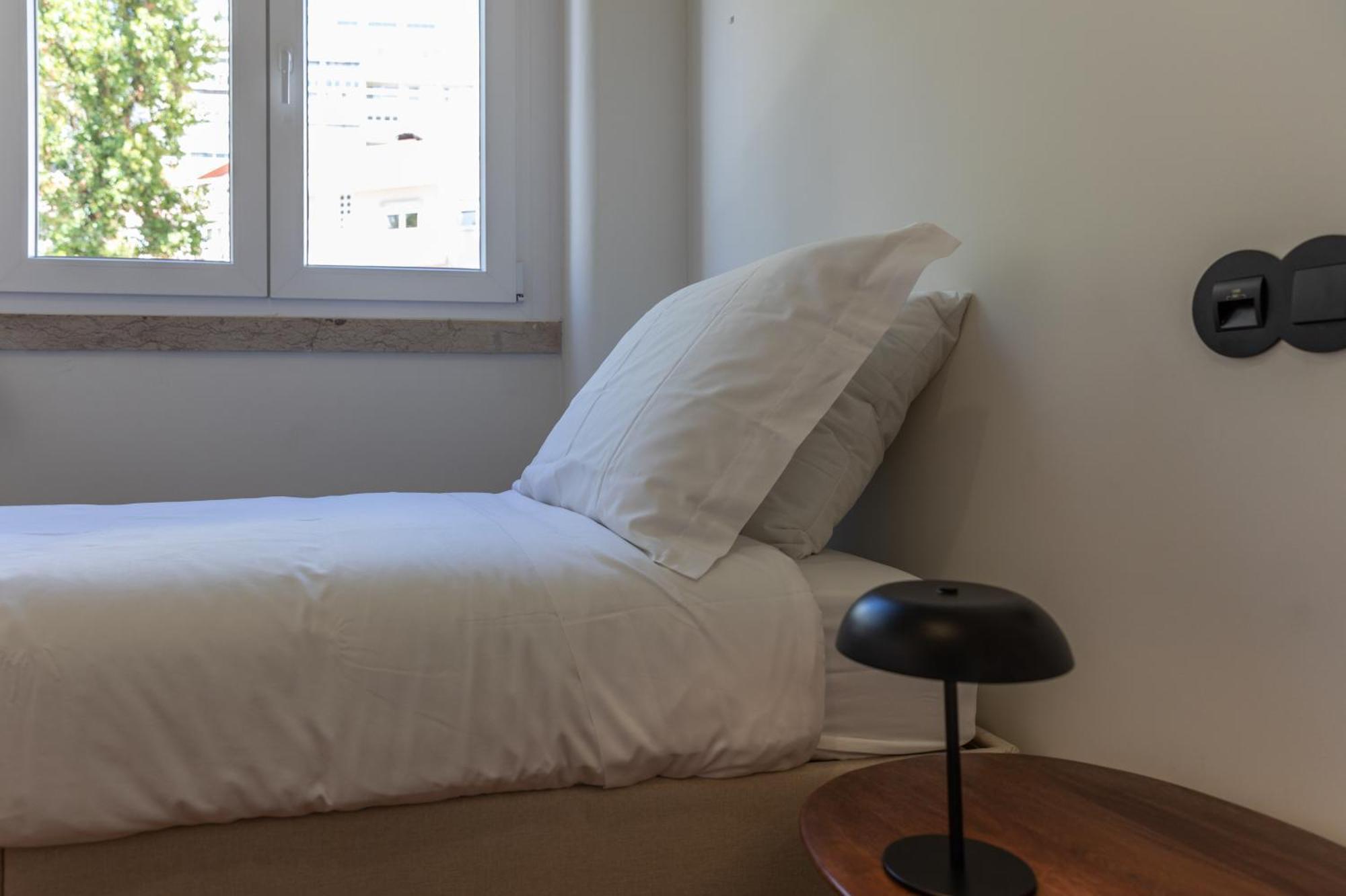 Alvalade 58 - Charming 2 Bedroom Apartment With Ac Near The Airport And City Center Lisbon Bagian luar foto