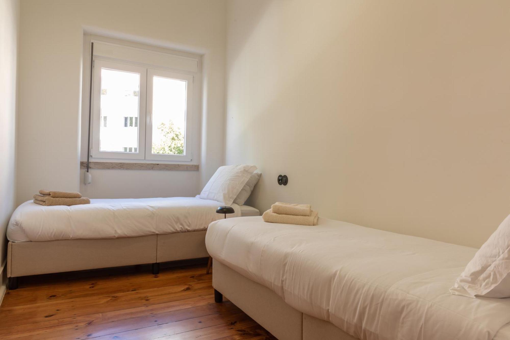 Alvalade 58 - Charming 2 Bedroom Apartment With Ac Near The Airport And City Center Lisbon Bagian luar foto
